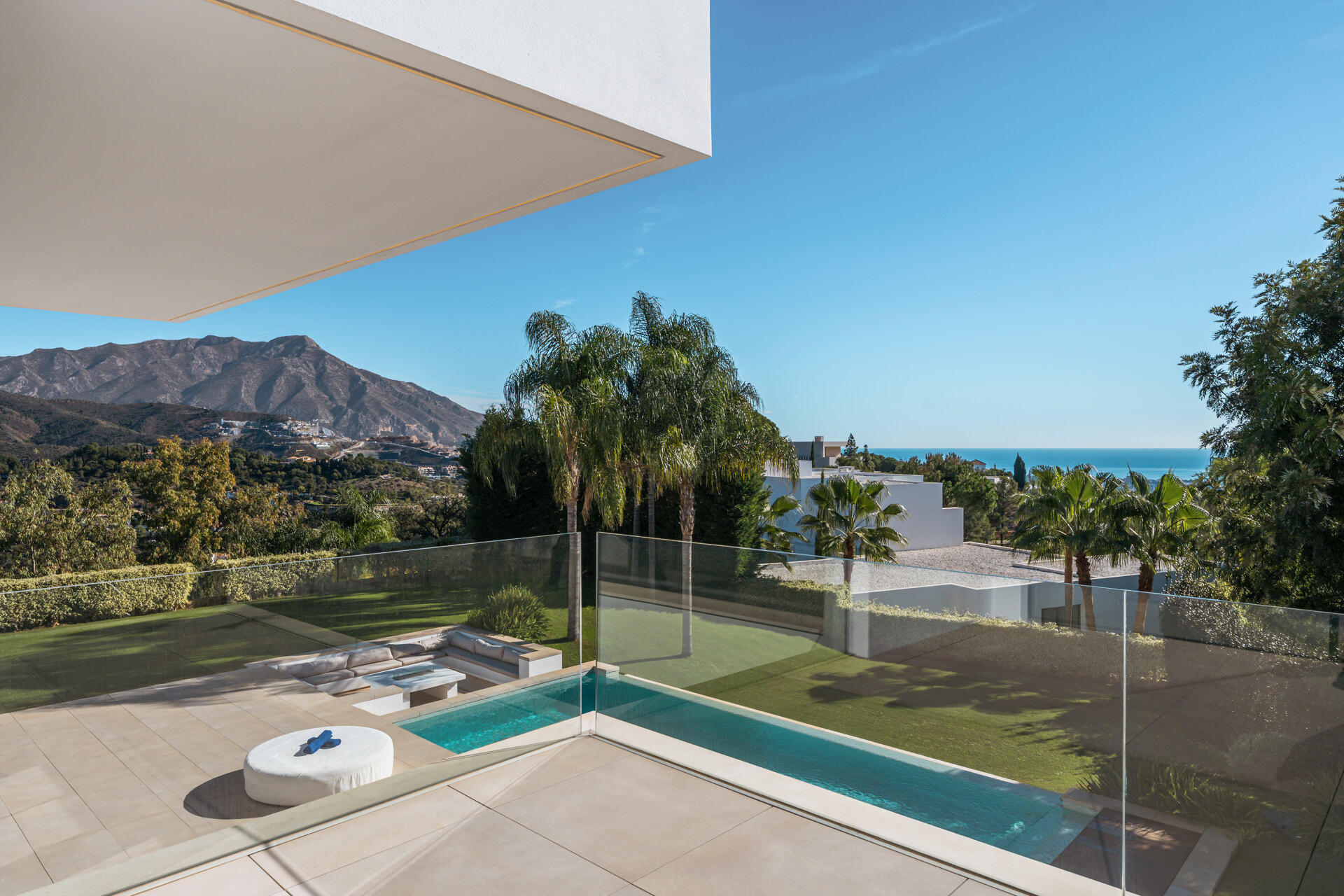 Elegance, comfort & privacy in harmony with nature