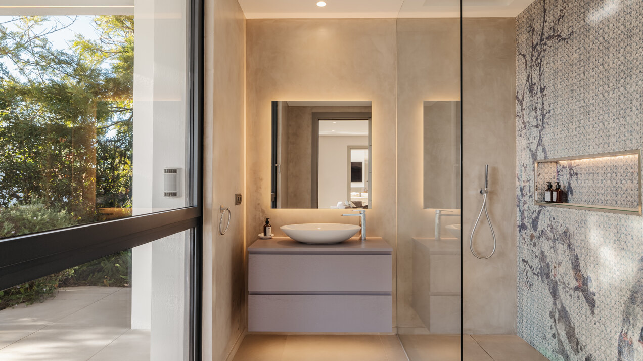Elegance, comfort & privacy in harmony with nature