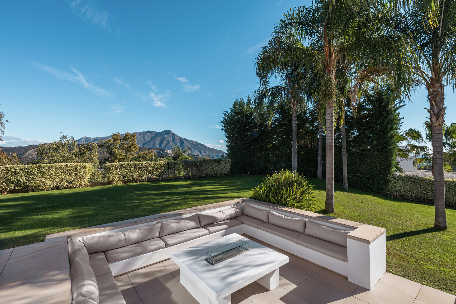 Elegance, comfort & privacy in harmony with nature