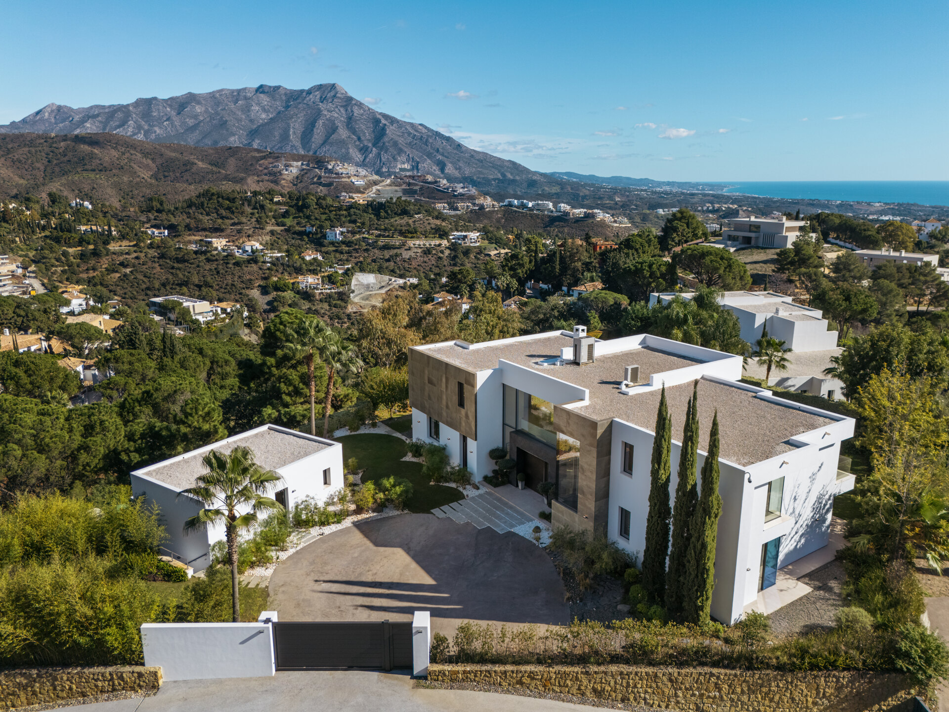 Elegance, comfort & privacy in harmony with nature