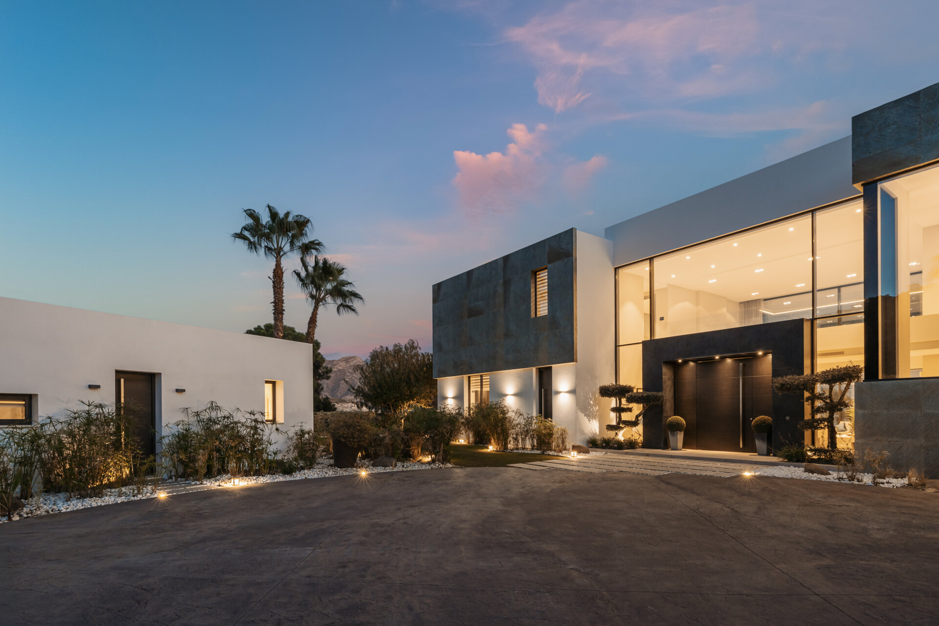 Elegance, comfort & privacy in harmony with nature
