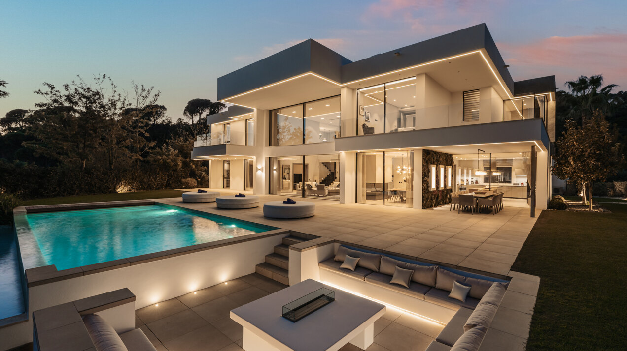 Elegance, comfort & privacy in harmony with nature