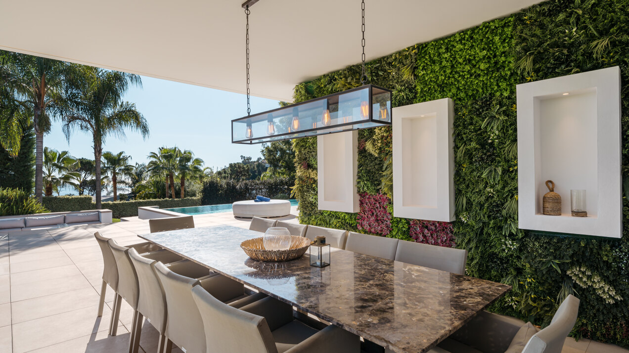 Elegance, comfort & privacy in harmony with nature
