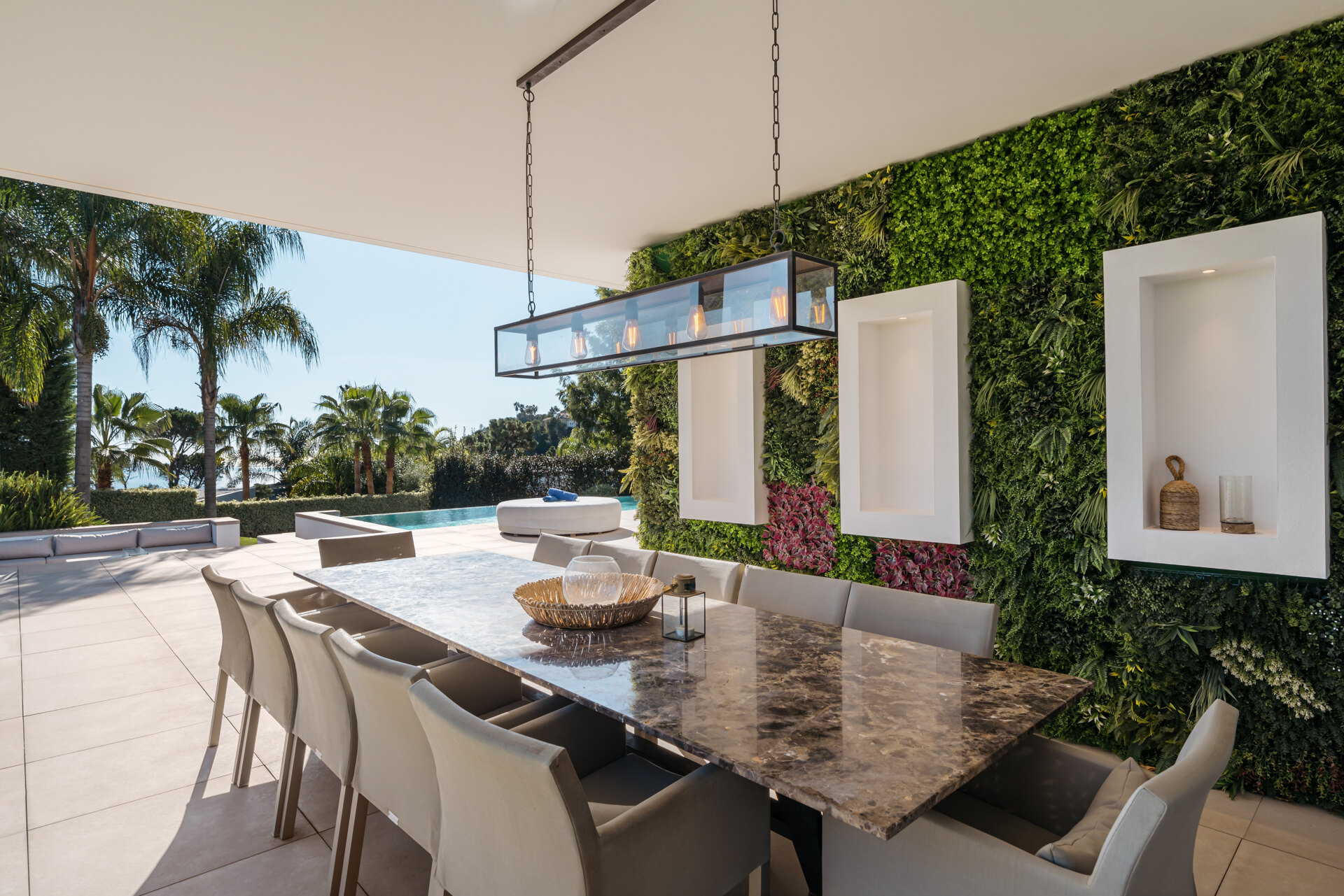 Elegance, comfort & privacy in harmony with nature