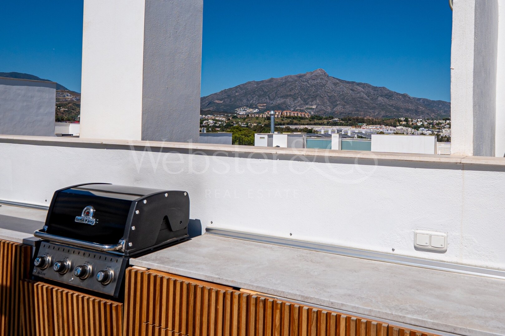 Penthouse Poniente - Modern Duplex in San Pedro