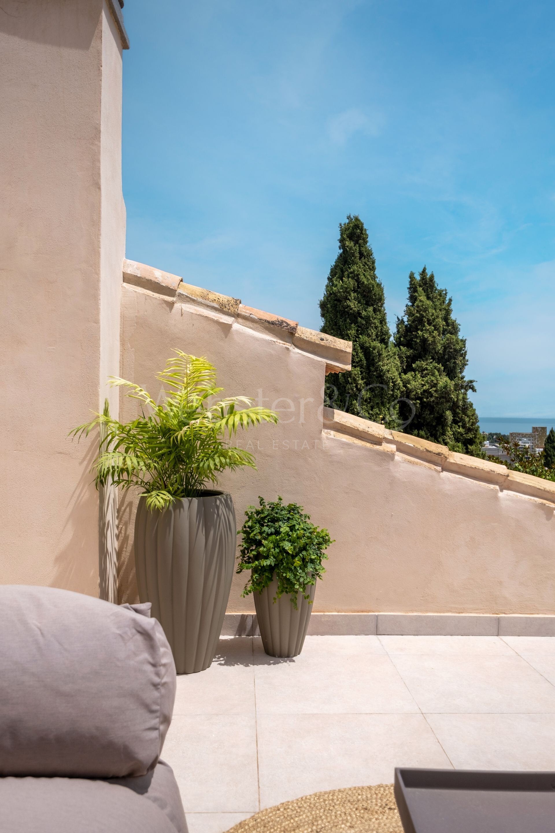 Villa Minoo - Elegant Property in Paraiso Alto