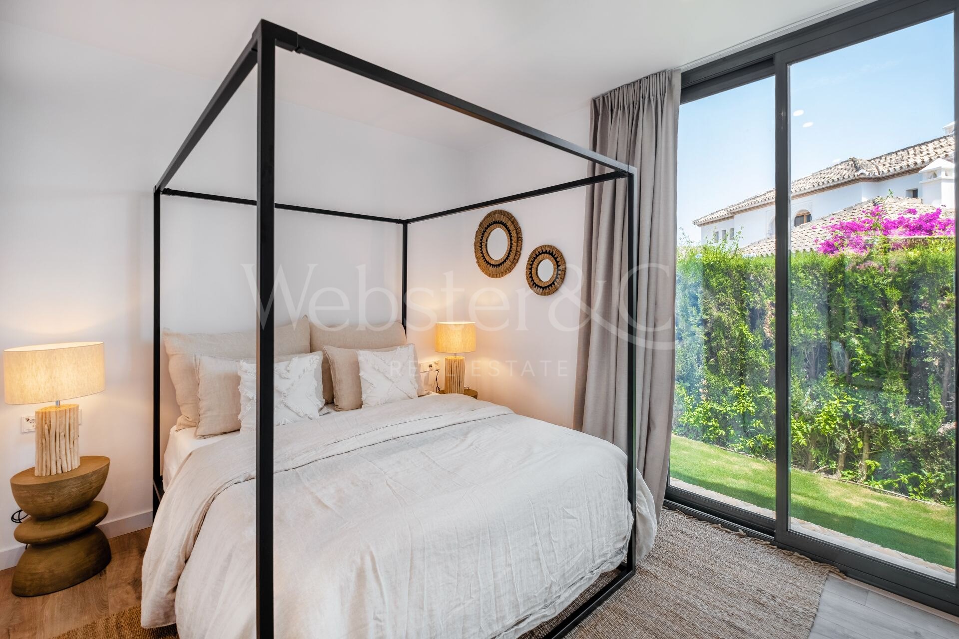 Villa Minoo - Elegant Property in Paraiso Alto