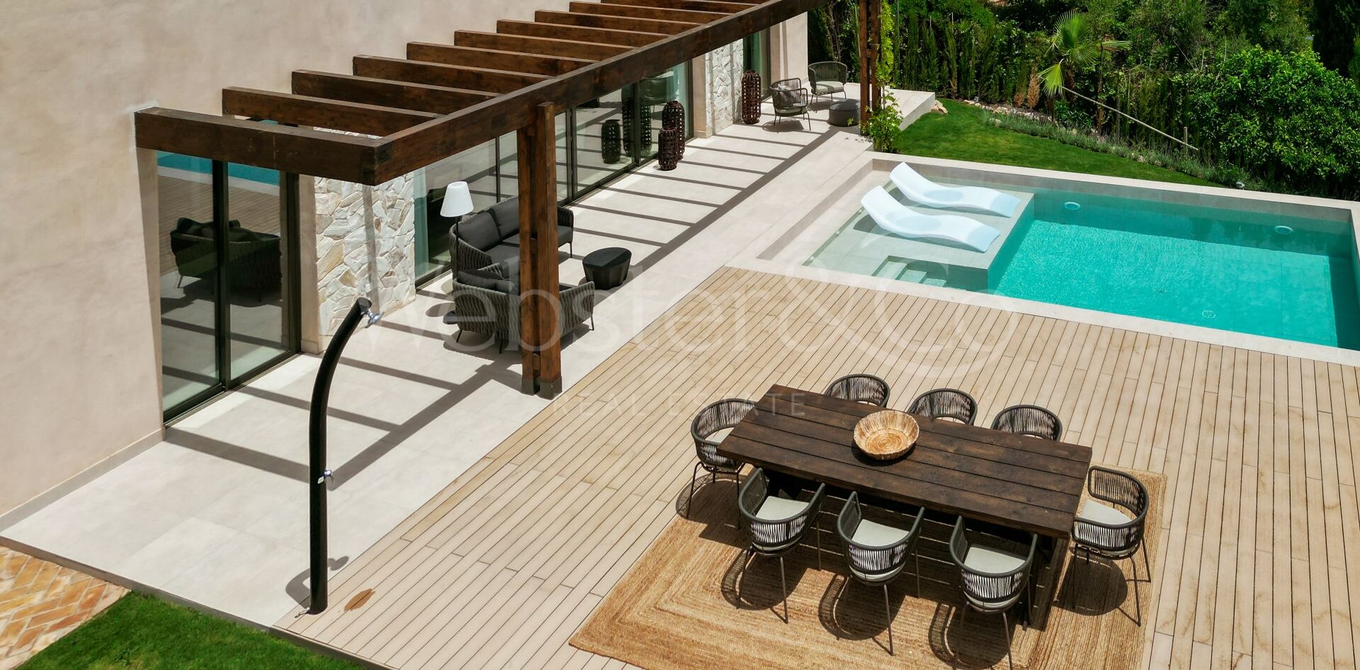 Villa Minoo - Elegant Property in Paraiso Alto