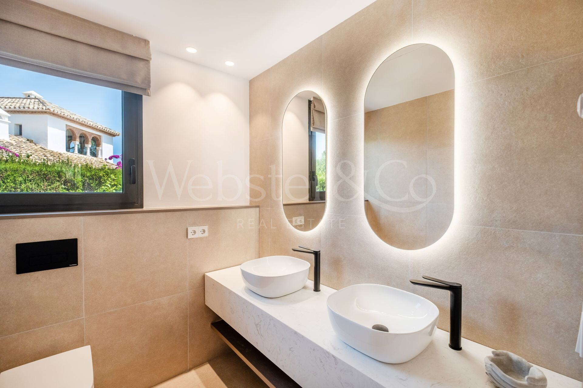 Villa Minoo - Elegant Property in Paraiso Alto