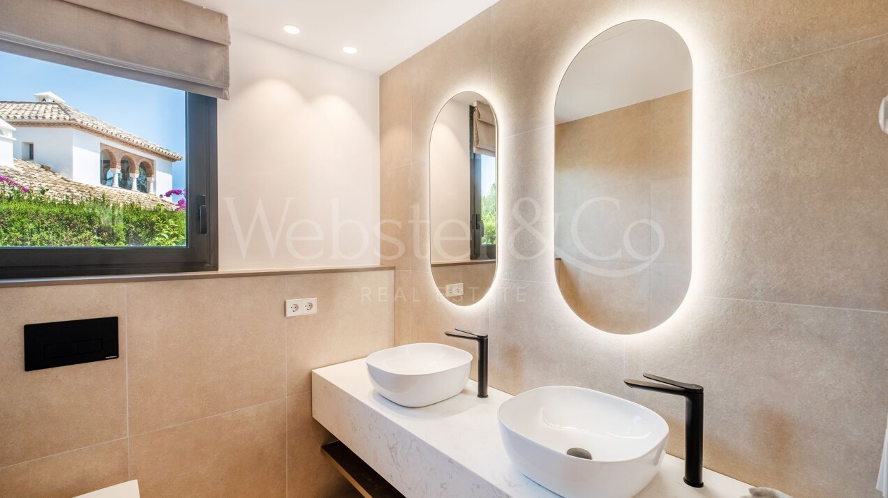 Villa Minoo - Elegant Property in Paraiso Alto