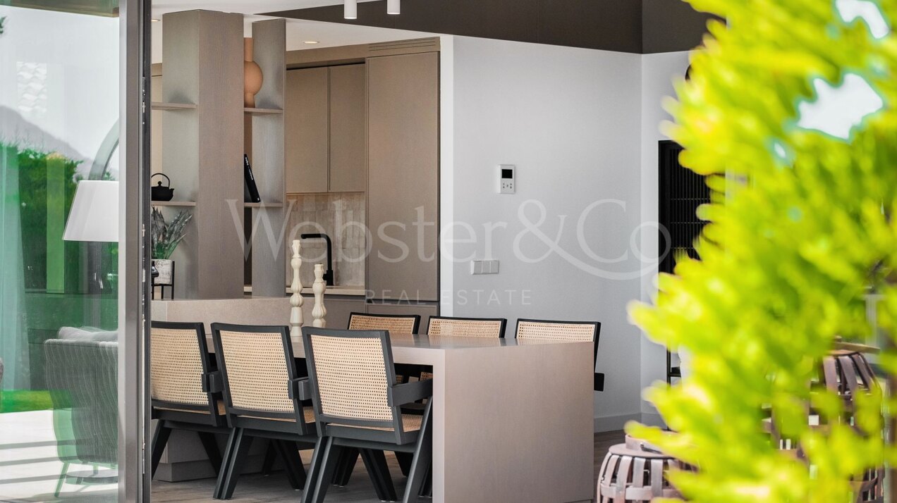 Villa Minoo - Elegant Property in Paraiso Alto