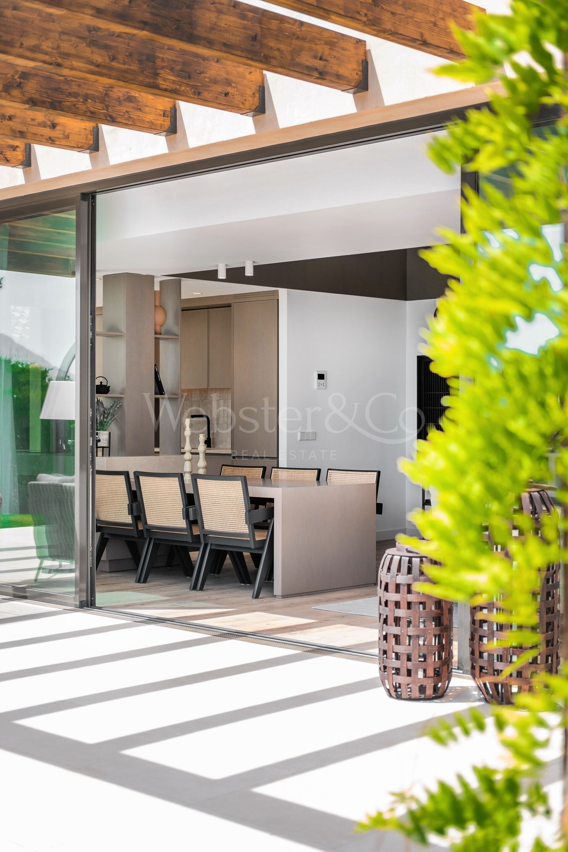 Villa Minoo - Elegant Property in Paraiso Alto