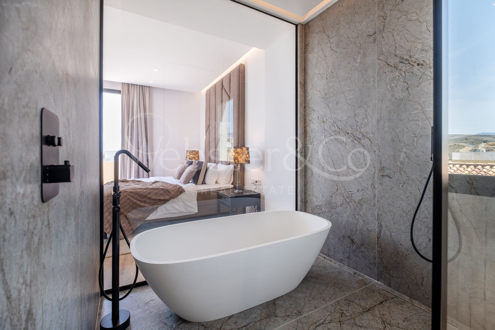 Villa Minoo - Elegant Property in Paraiso Alto