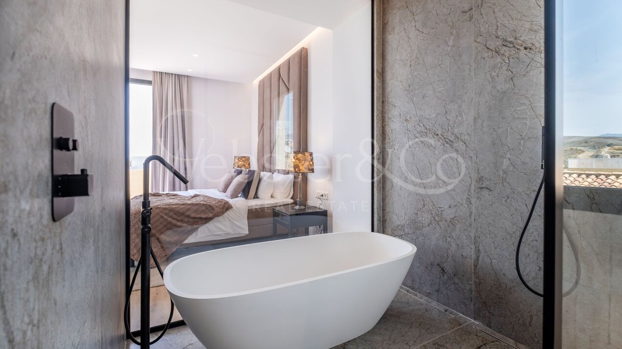 Villa Minoo - Elegant Property in Paraiso Alto