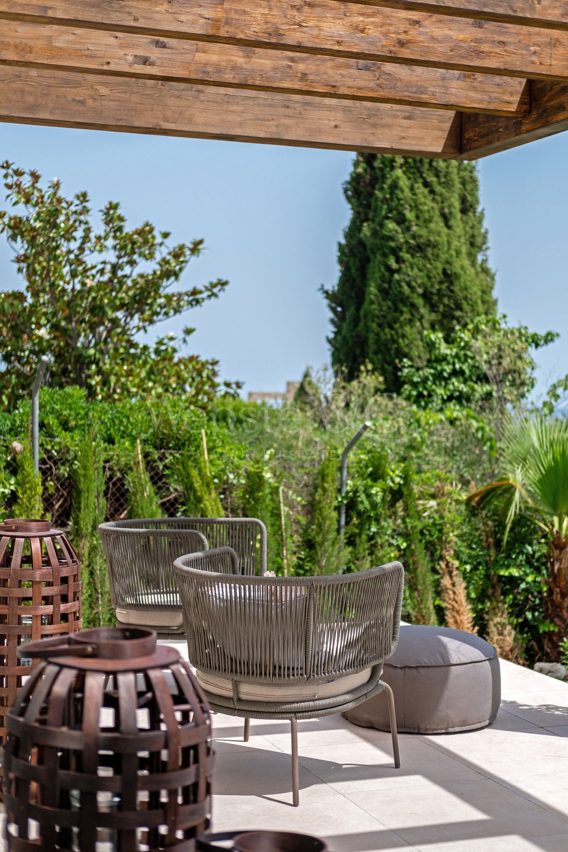 Villa Minoo - Elegant Property in Paraiso Alto