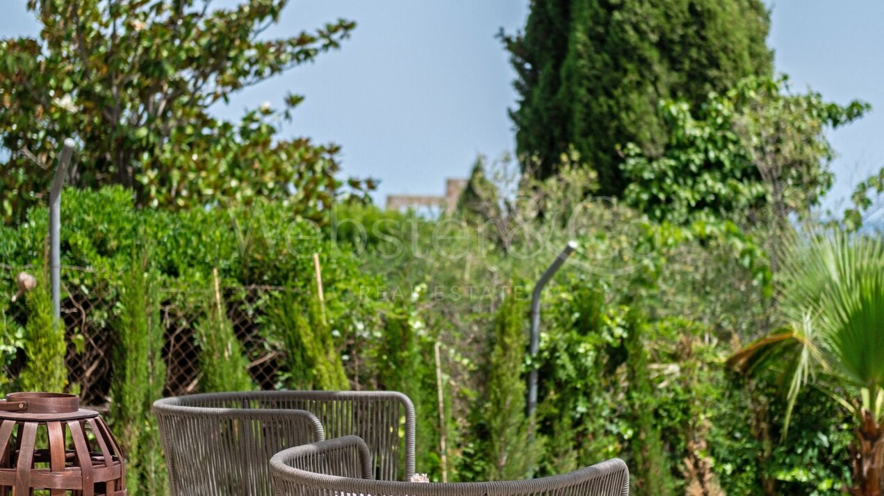 Villa Minoo - Elegant Property in Paraiso Alto