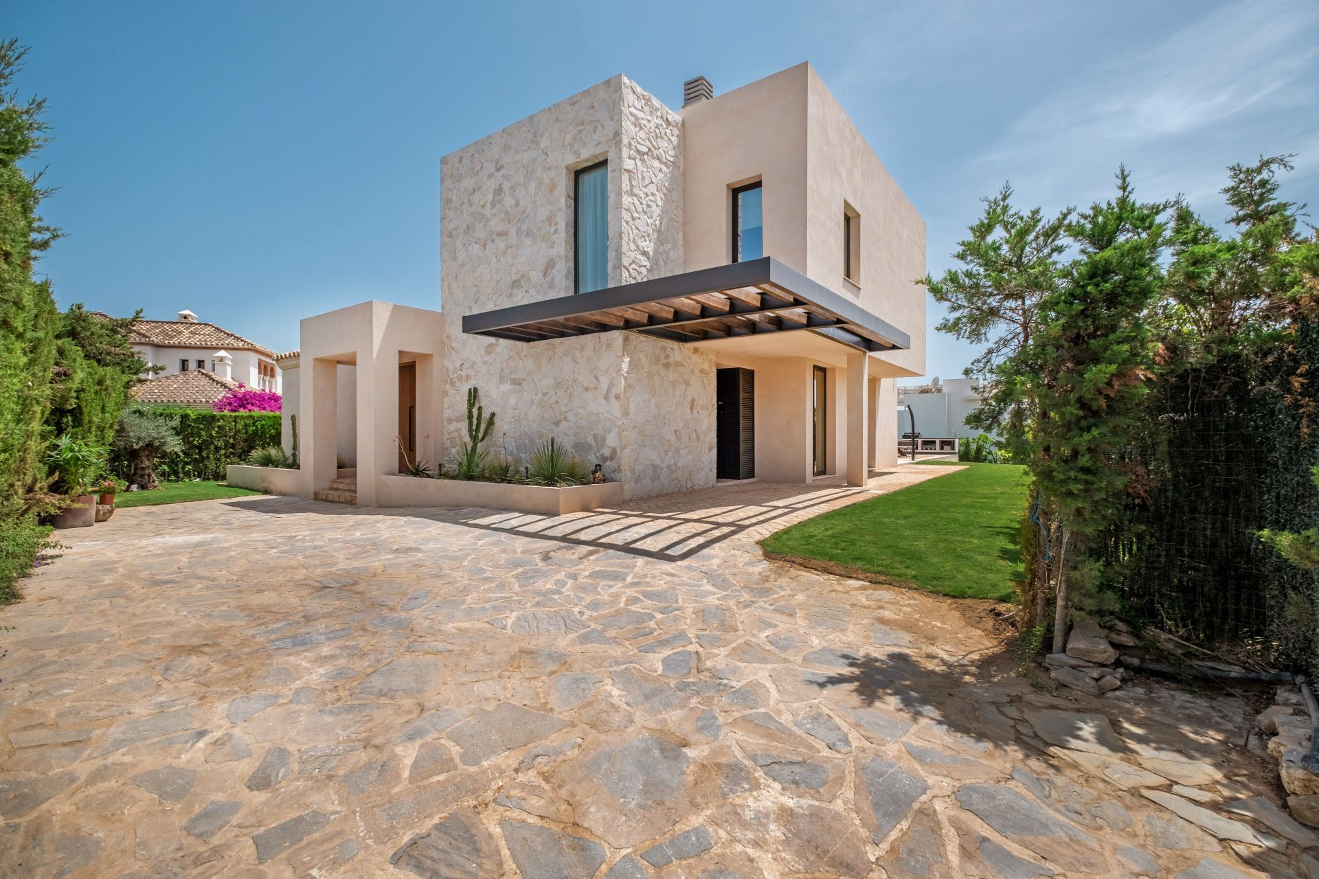 Beautifully renovated villa in Paraiso Alto