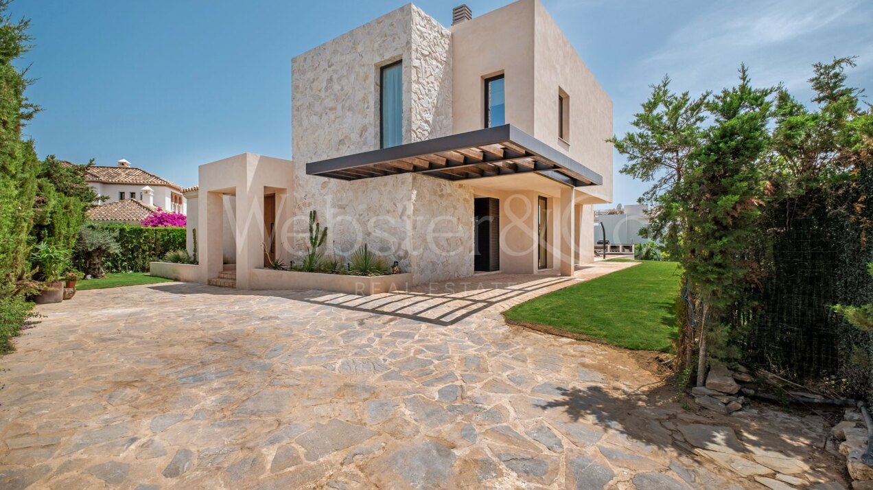 Villa Minoo - Elegant Property in Paraiso Alto