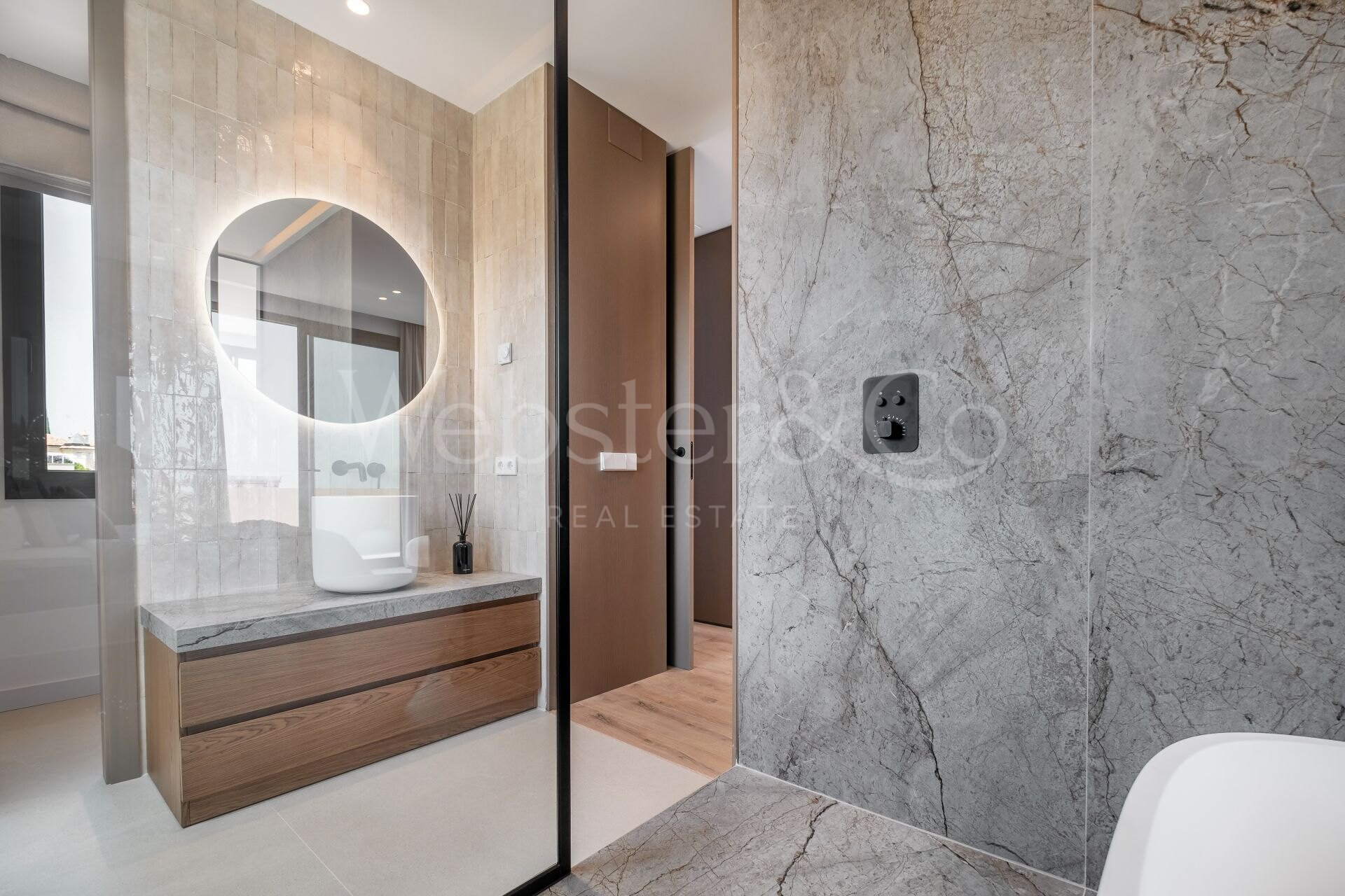 Villa Minoo - Elegant Property in Paraiso Alto