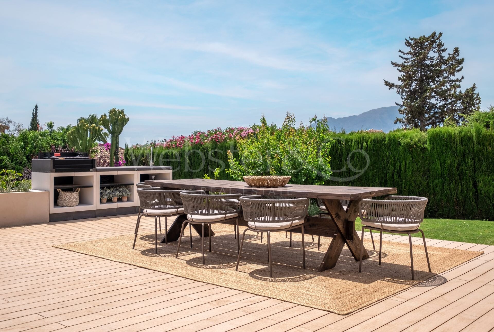 Villa Minoo - Elegant Property in Paraiso Alto