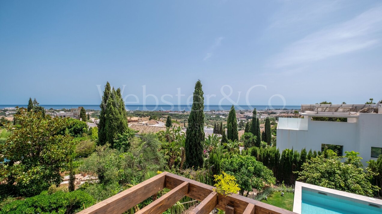 Villa Minoo - Elegant Property in Paraiso Alto