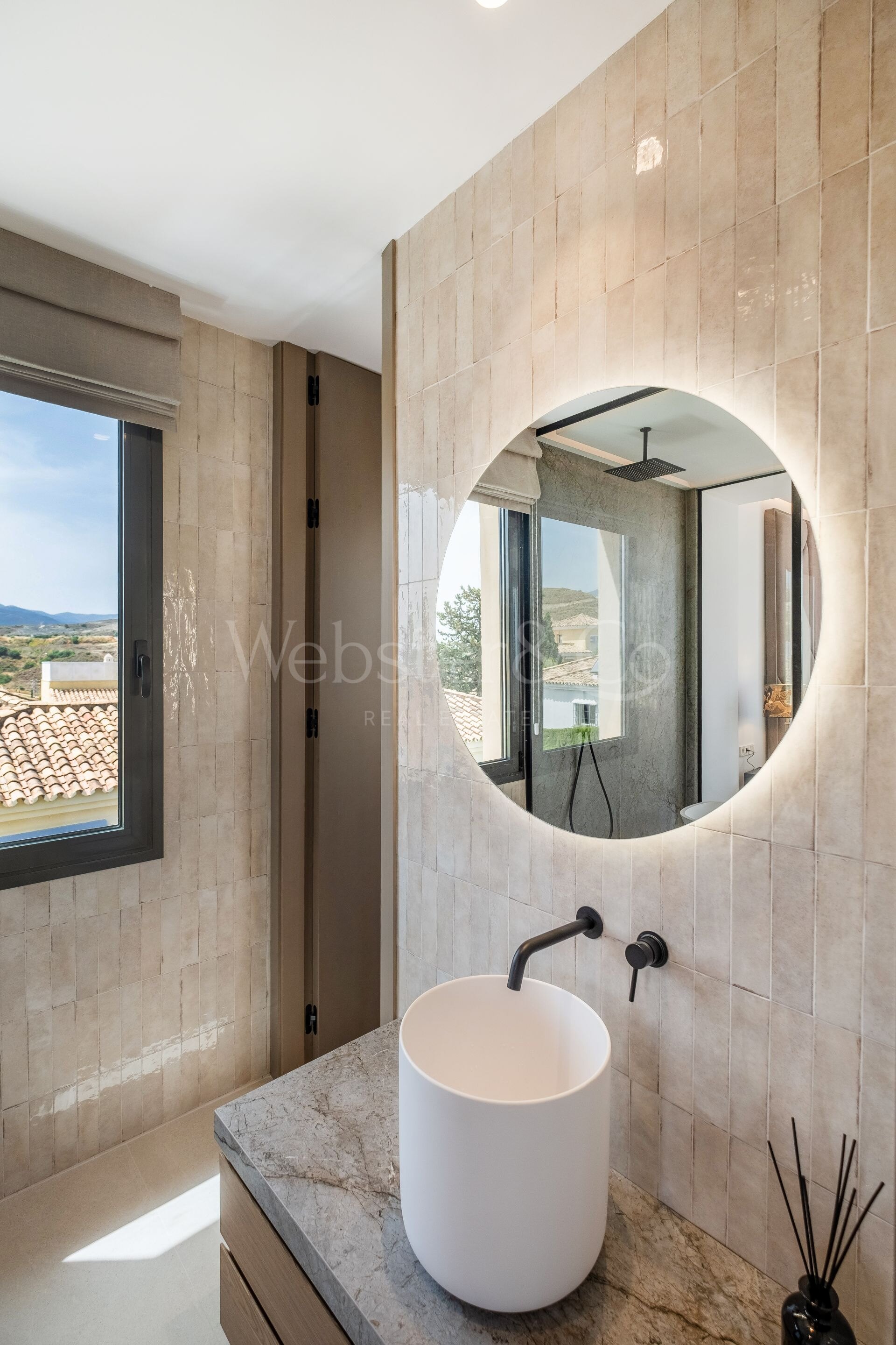 Villa Minoo - Elegant Property in Paraiso Alto