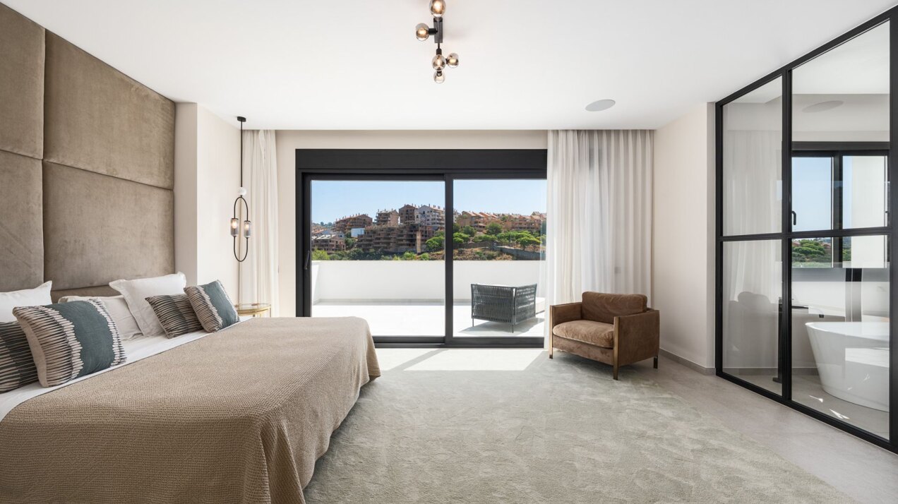 Frontline golf villa delivers space & sophistication