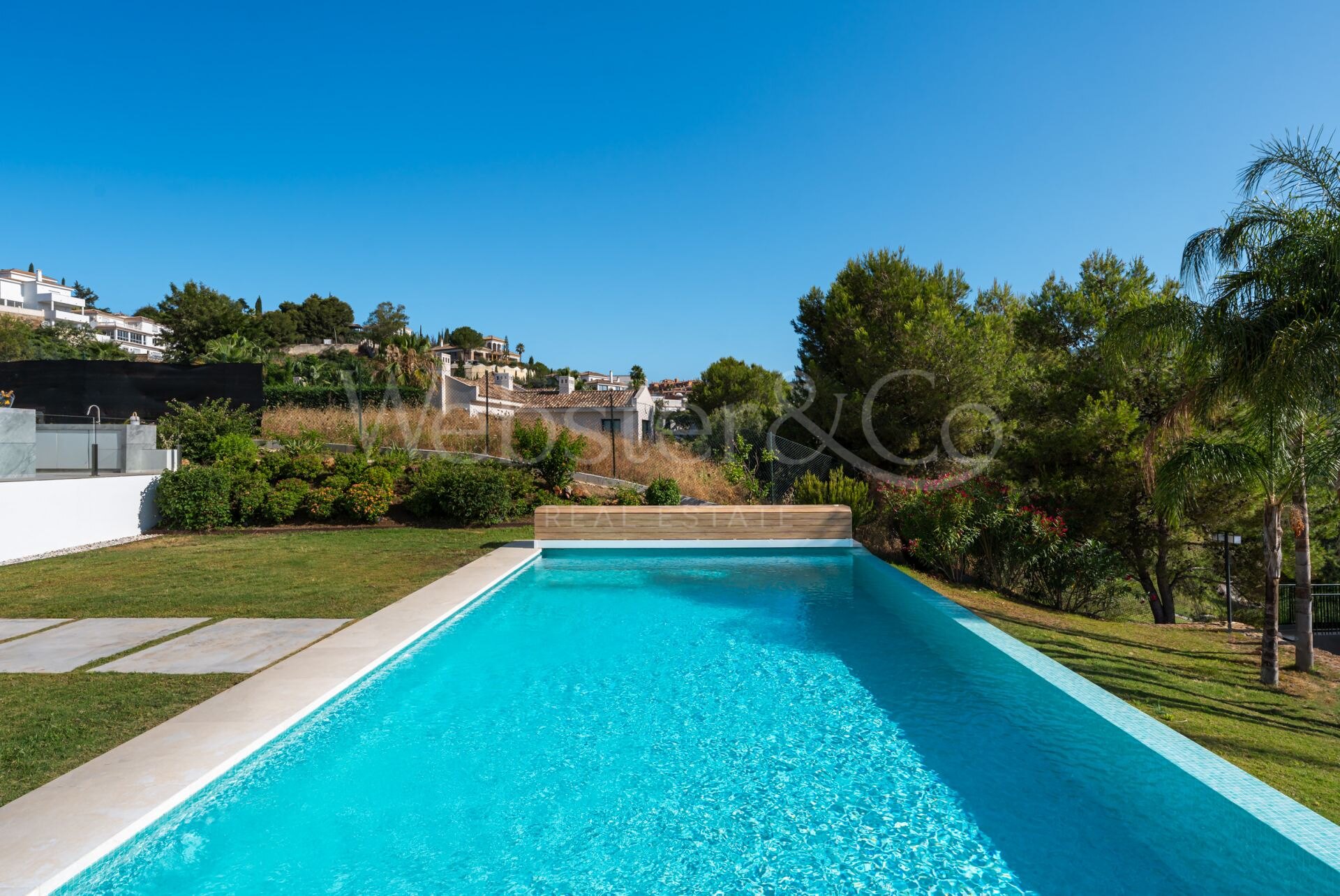 Villa Andrea - Golf Front Home in Elviria
