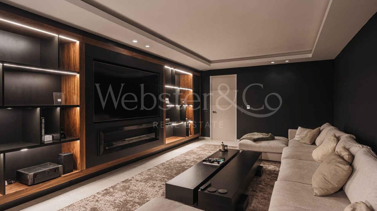 Villa Andrea - Golf Front Home in Elviria