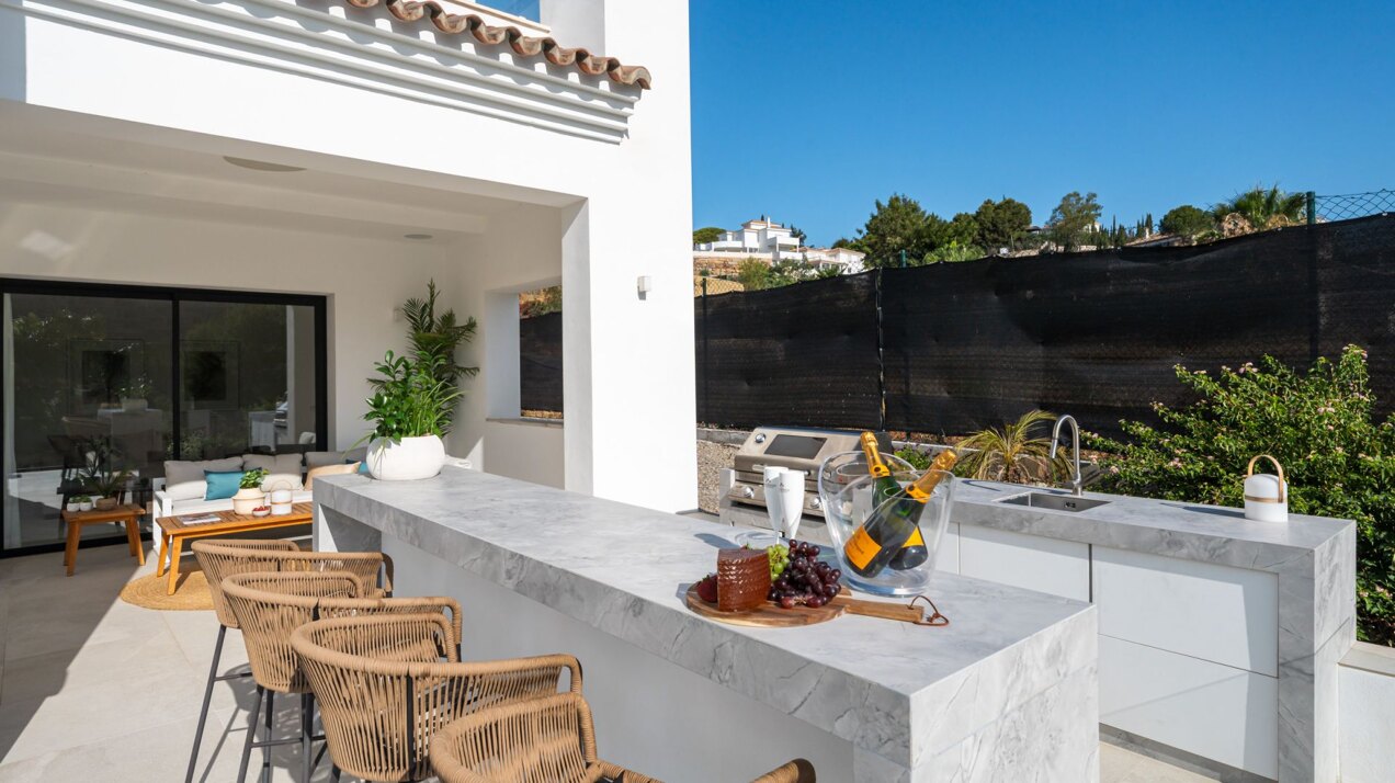 Frontline golf villa delivers space & sophistication