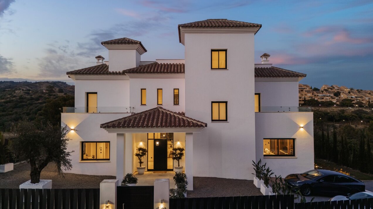 Frontline golf villa delivers space & sophistication