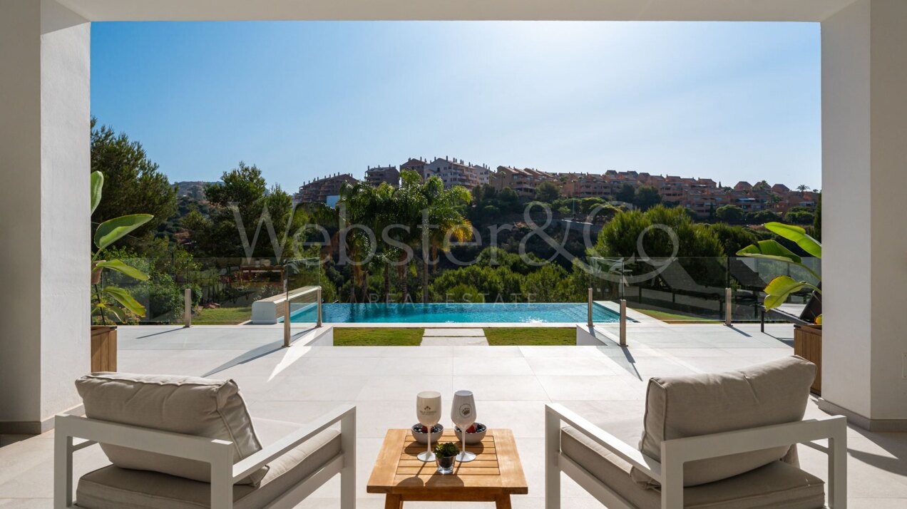 Villa Andrea - Golf Front Home in Elviria