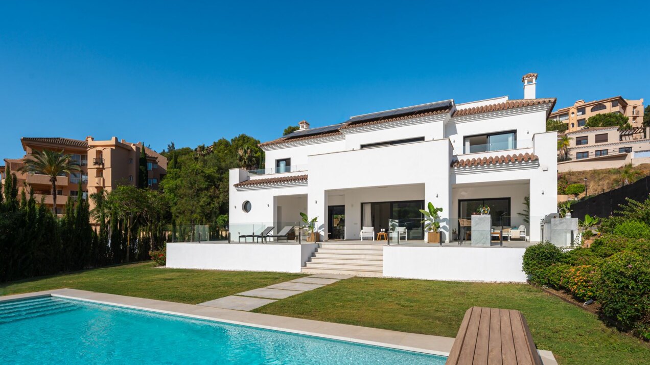 Frontline golf villa delivers space & sophistication