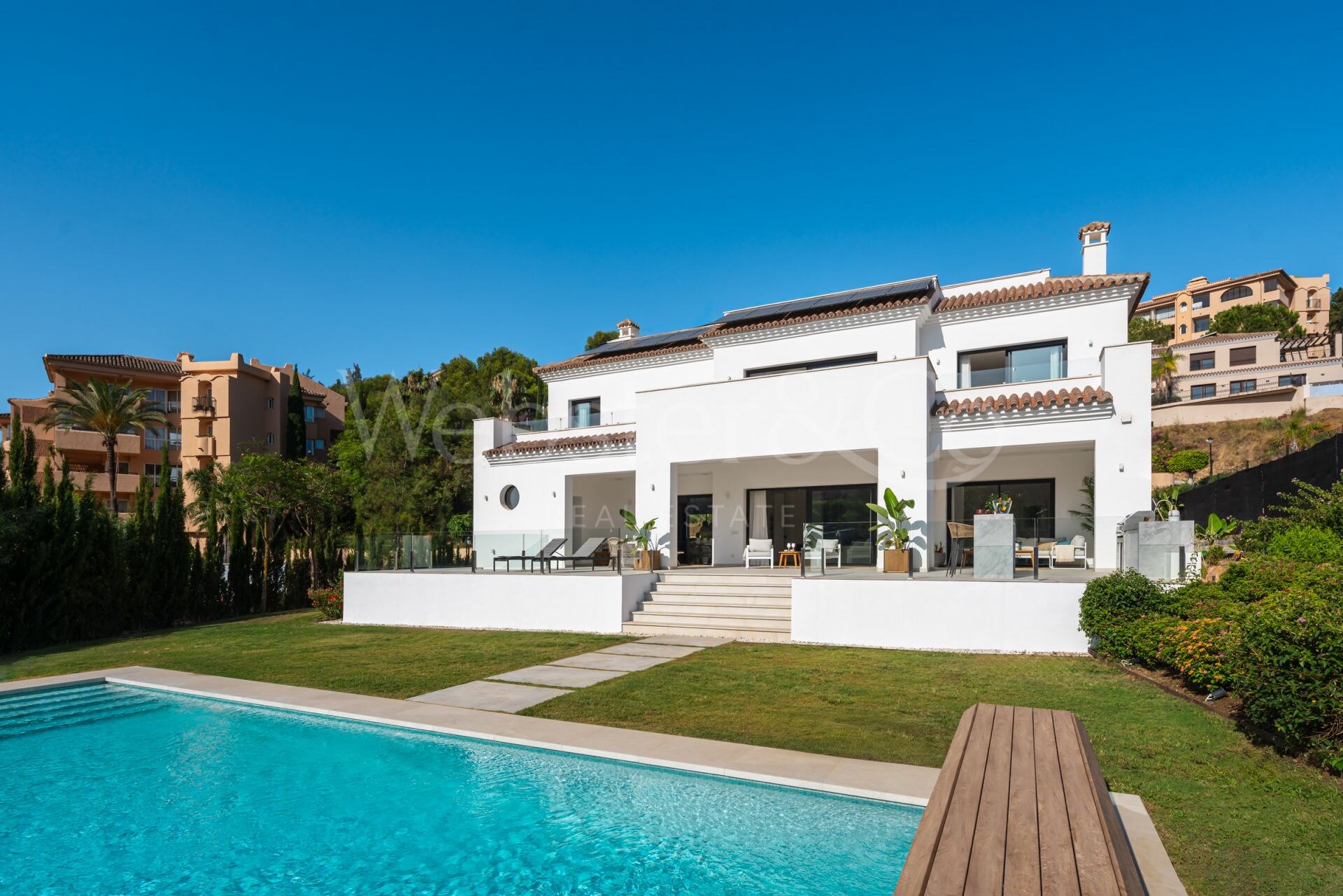 Villa Andrea - Golf Front Home in Elviria
