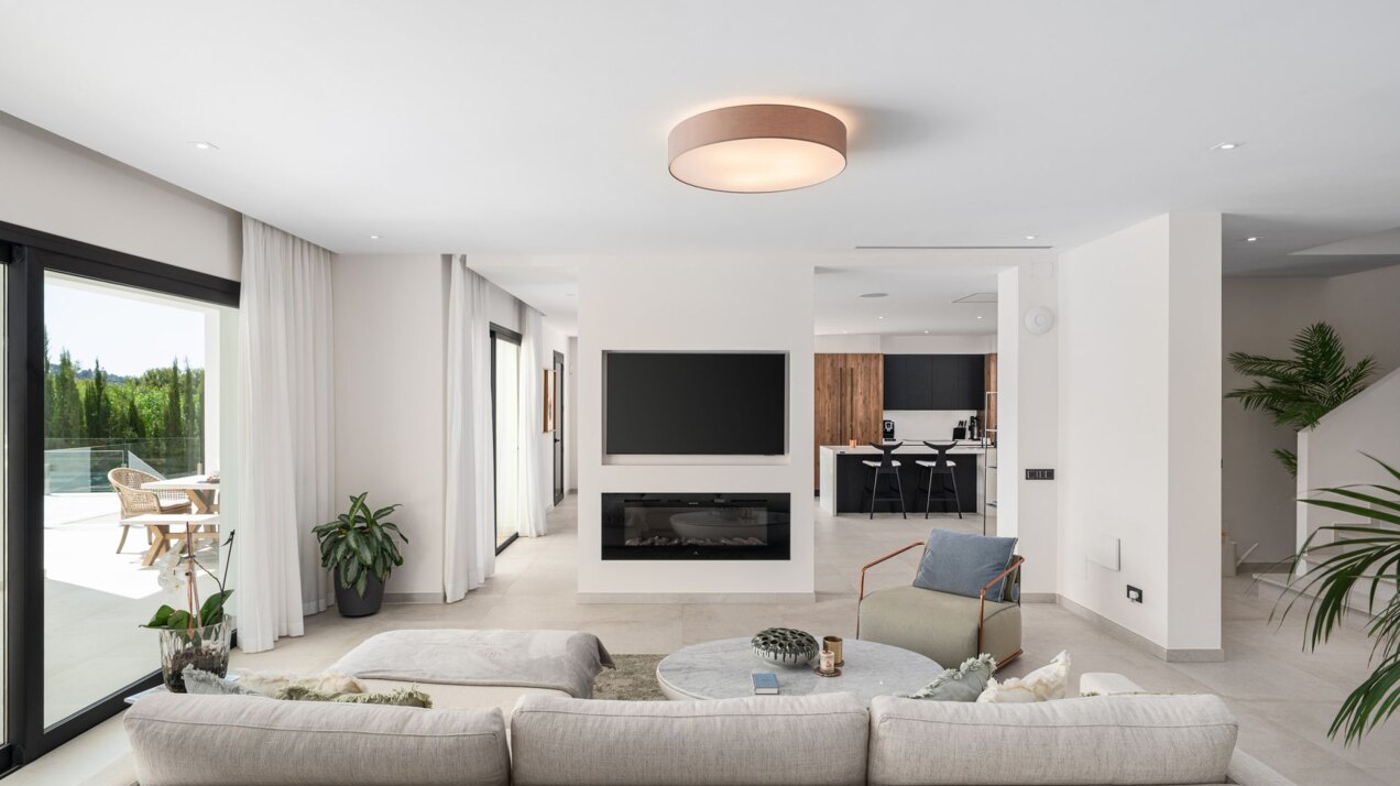 Frontline golf villa delivers space & sophistication