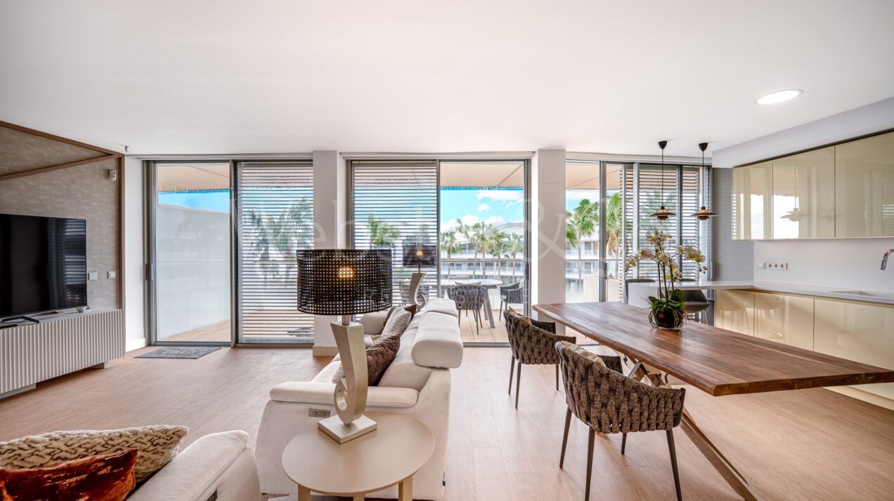 Apartment Sea Breeze - Beachfront in Estepona