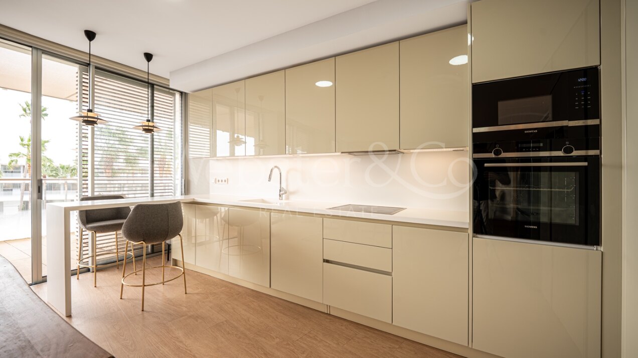 Apartment Sea Breeze - Beachfront in Estepona