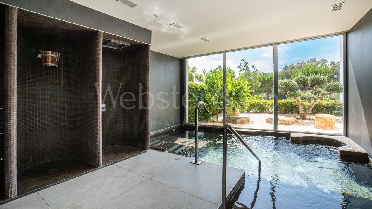 Apartment Sea Breeze - Beachfront in Estepona