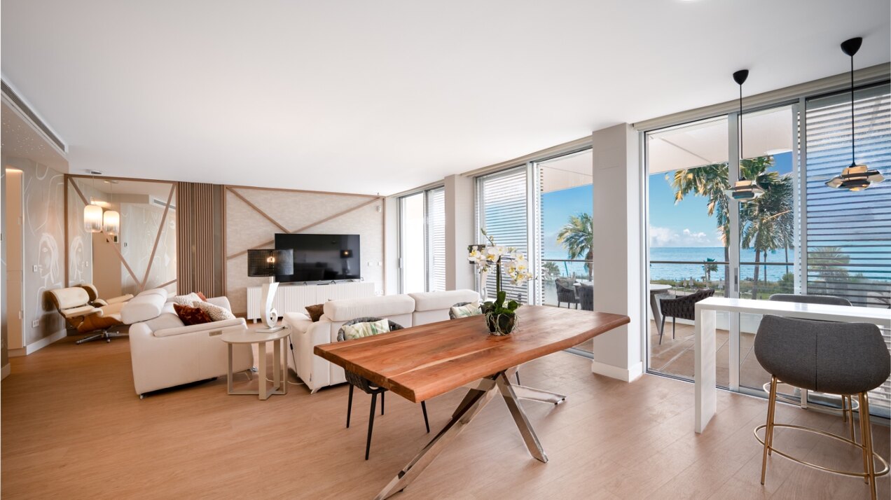 Apartment Sea Breeze - Beachfront in Estepona