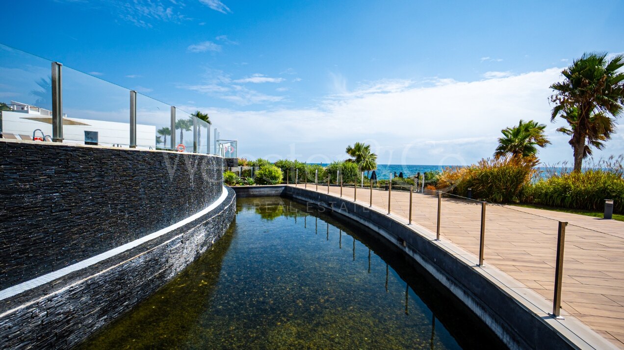 Apartment Sea Breeze - Beachfront in Estepona