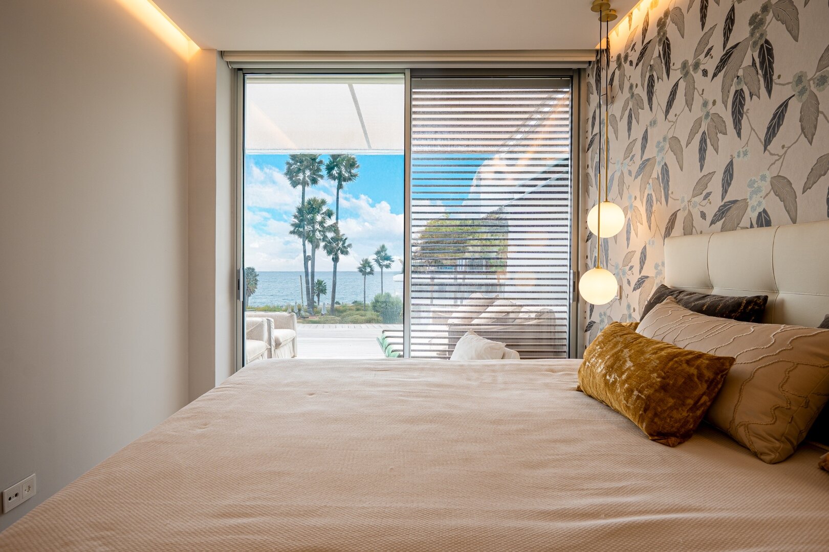 Apartment Sea Breeze - Beachfront in Estepona