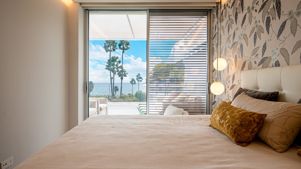 Apartment Sea Breeze - Beachfront in Estepona