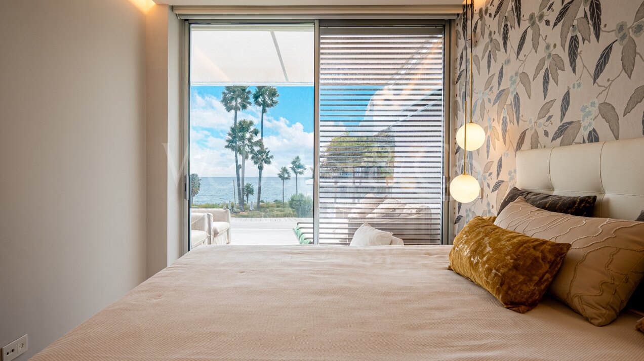 Apartment Sea Breeze - Beachfront in Estepona