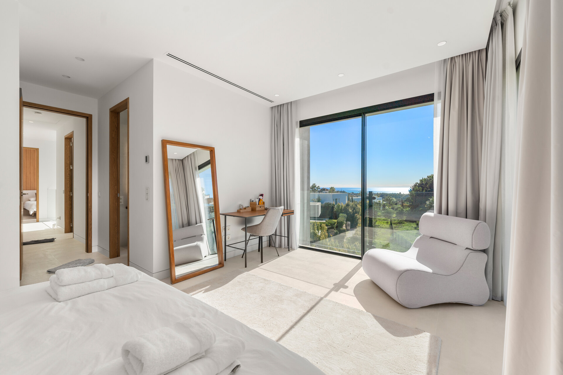 Villa 45, elegant villa in Mirador del Paraiso, Benahavis