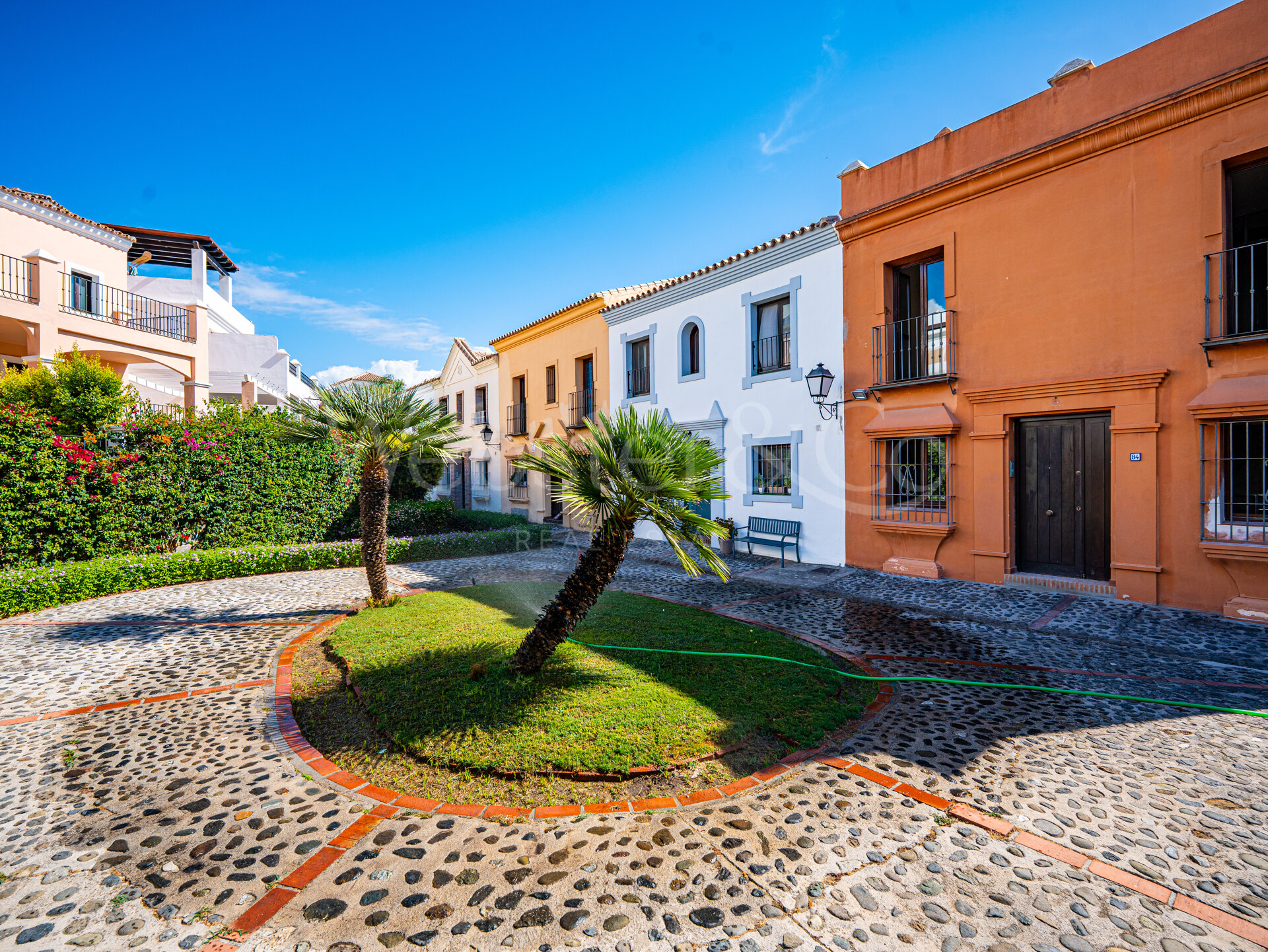 Townhouse Rosa - Andalucian Elegance in Estepona