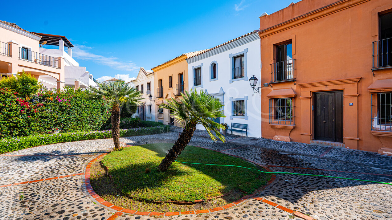 Townhouse Rosa - Andalucian Elegance in Estepona