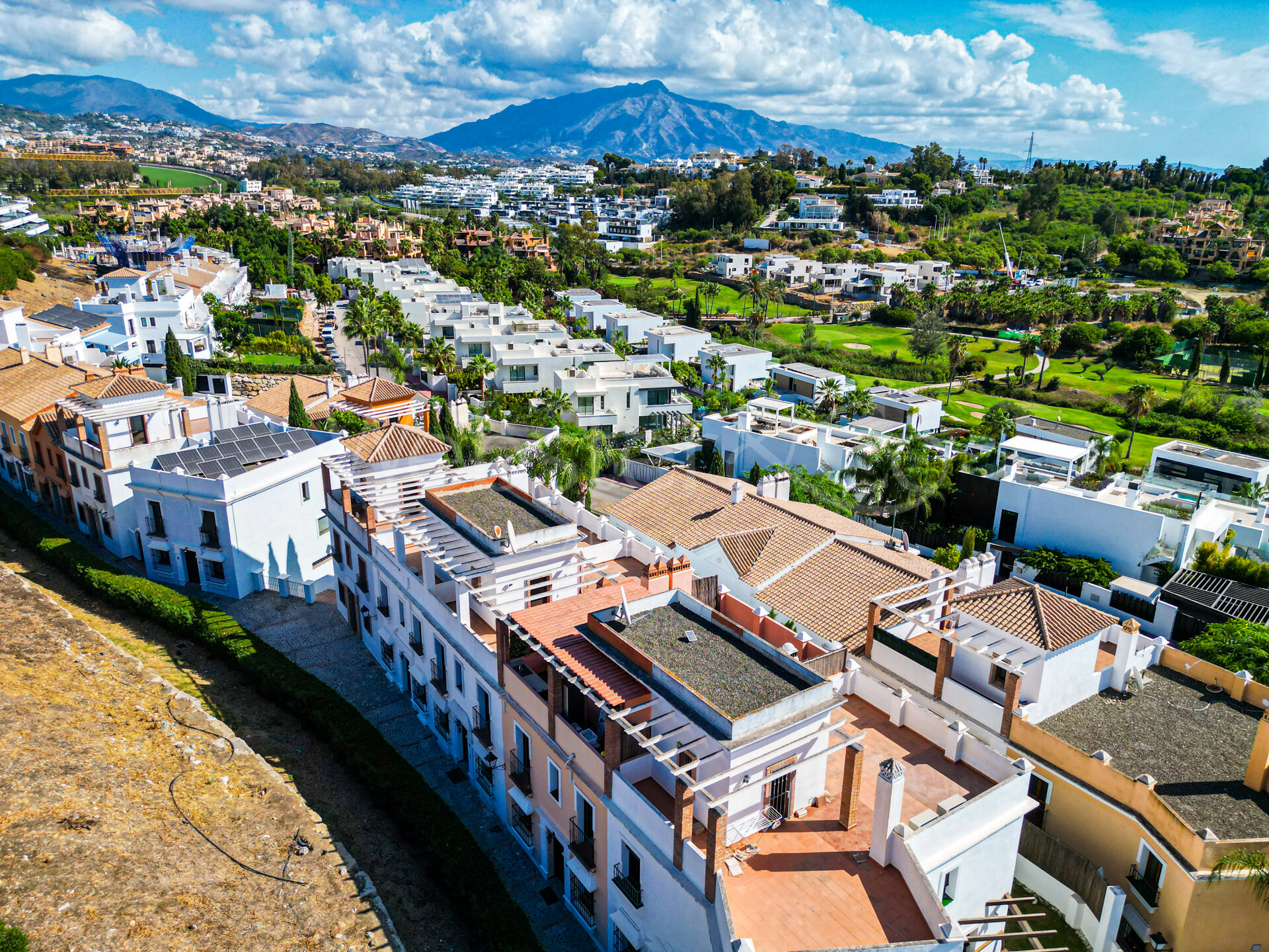 Townhouse Rosa - Andalucian Elegance in Estepona