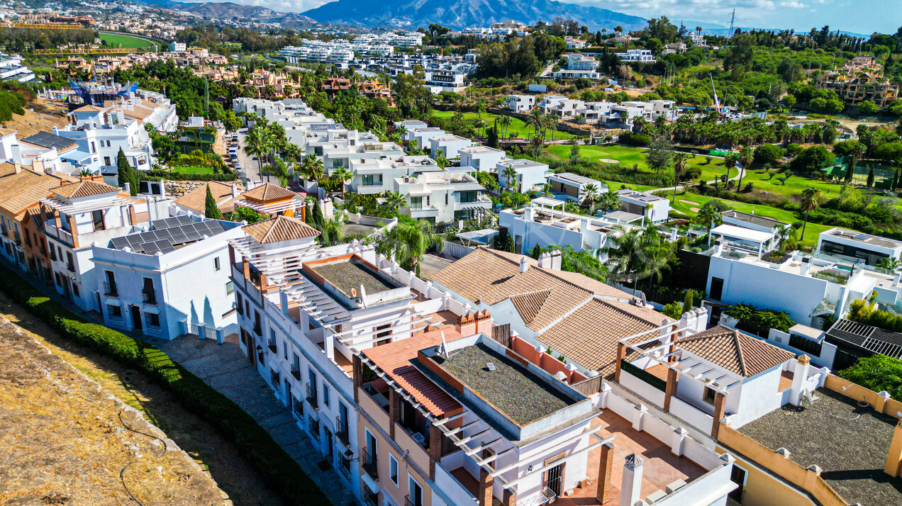 Townhouse Rosa - Andalucian Elegance in Estepona