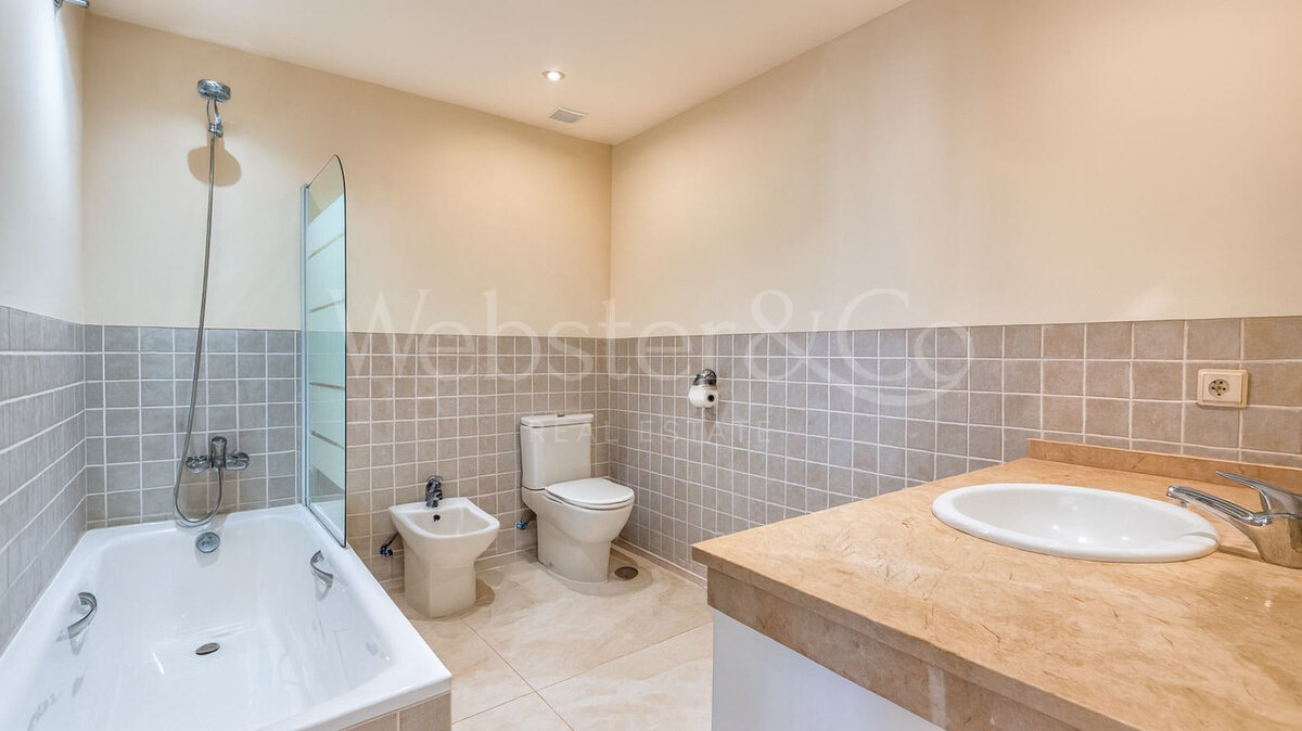 Townhouse Rosa - Andalucian Elegance in Estepona