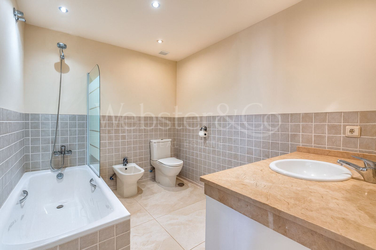 Townhouse Rosa - Andalucian Elegance in Estepona